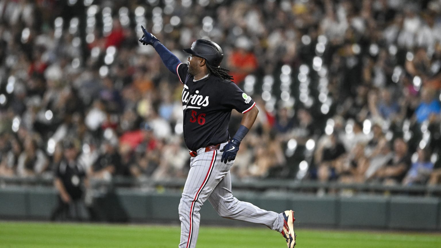 Josh bell crushes a massive 460-foot home run to deep right field in the top of the 9th inning to get the Twins on the board