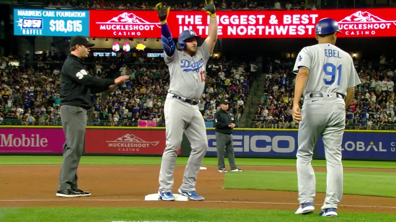 Max Muncy - MLB Videos and Highlights