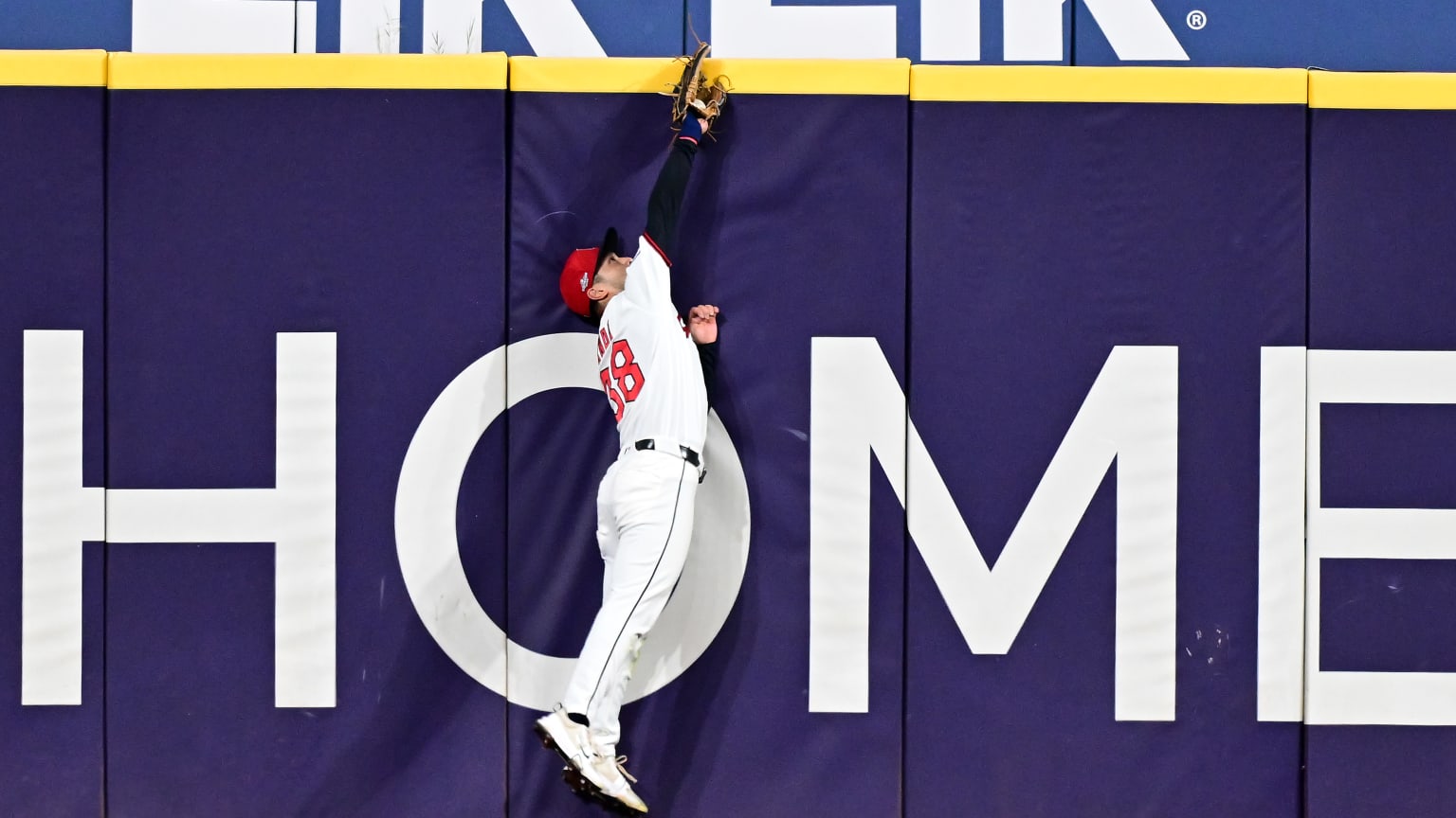 Steven Kwan's fantastic leaping catch | 10/18/2026 | MLB.com