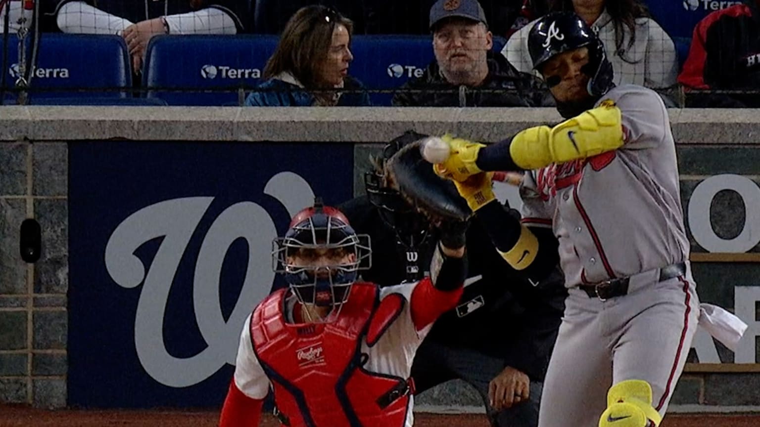 Ronald Acuña Jr. exits after a hit by pitch | 04/20/2026 | Atlanta Braves