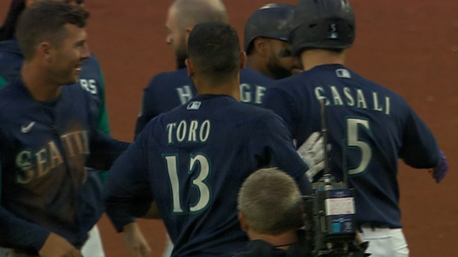 Abraham Toro walks it off for Mariners against Athletics