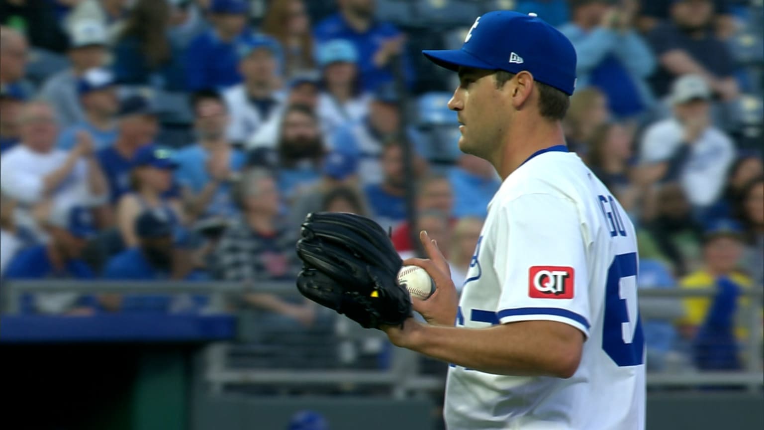 Seth Lugo snags the sharp liner | 04/09/2025 | Kansas City Royals