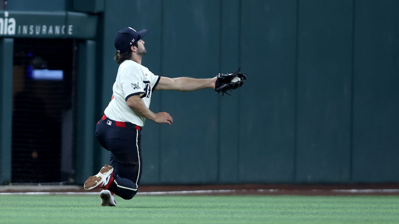 Josh Smith's incredible sliding catch | 07/19/2024 | Texas Rangers