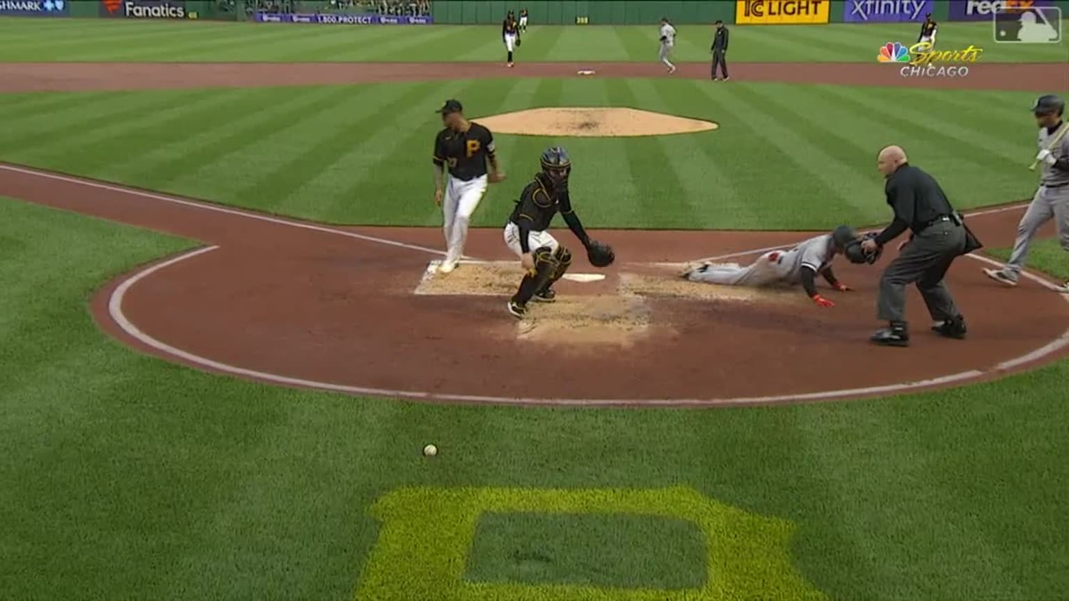 The White Sox score on a wild pitch in the 3rd inning | 04/08/2023 ...
