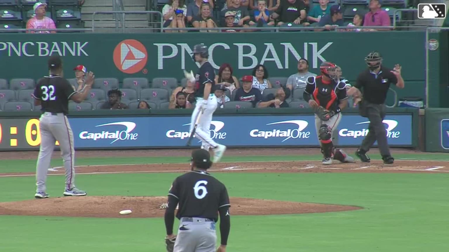 Jakob Marsee scores on thunder clap balk | 07/08/2025 | Miami Marlins