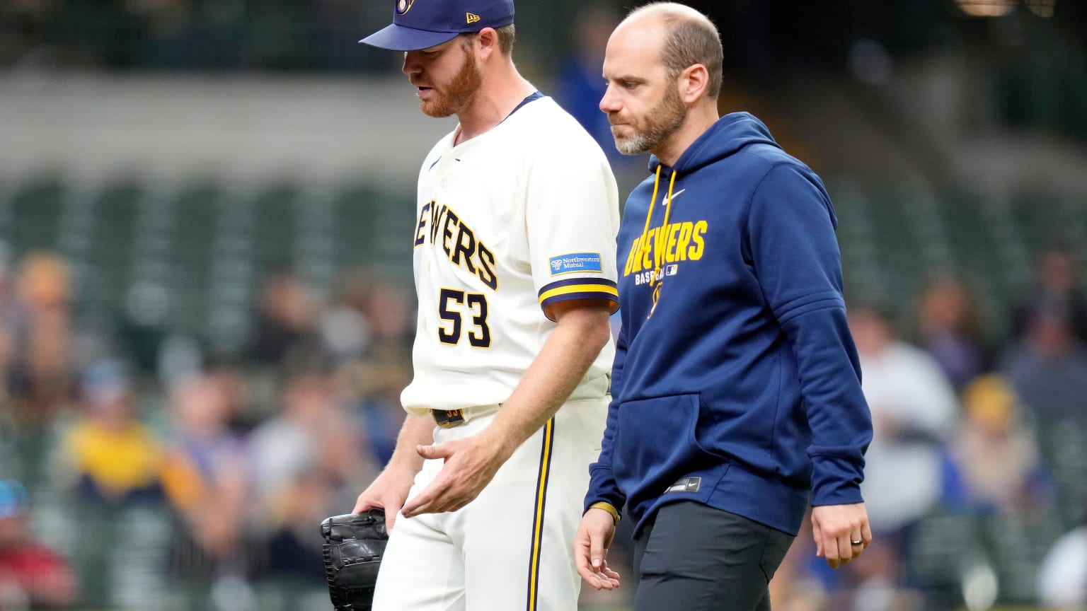 Brandon Woodruff leaves with trainer in the 2nd | 04/30/2026 ...