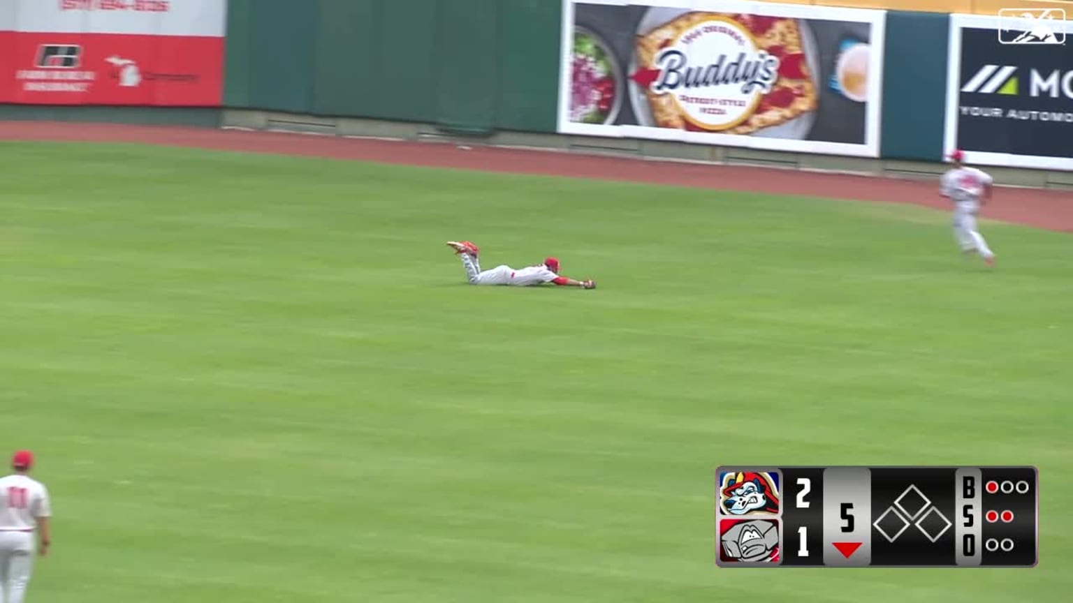 Victor Scott II makes a fantastic diving catch 06/14/2023