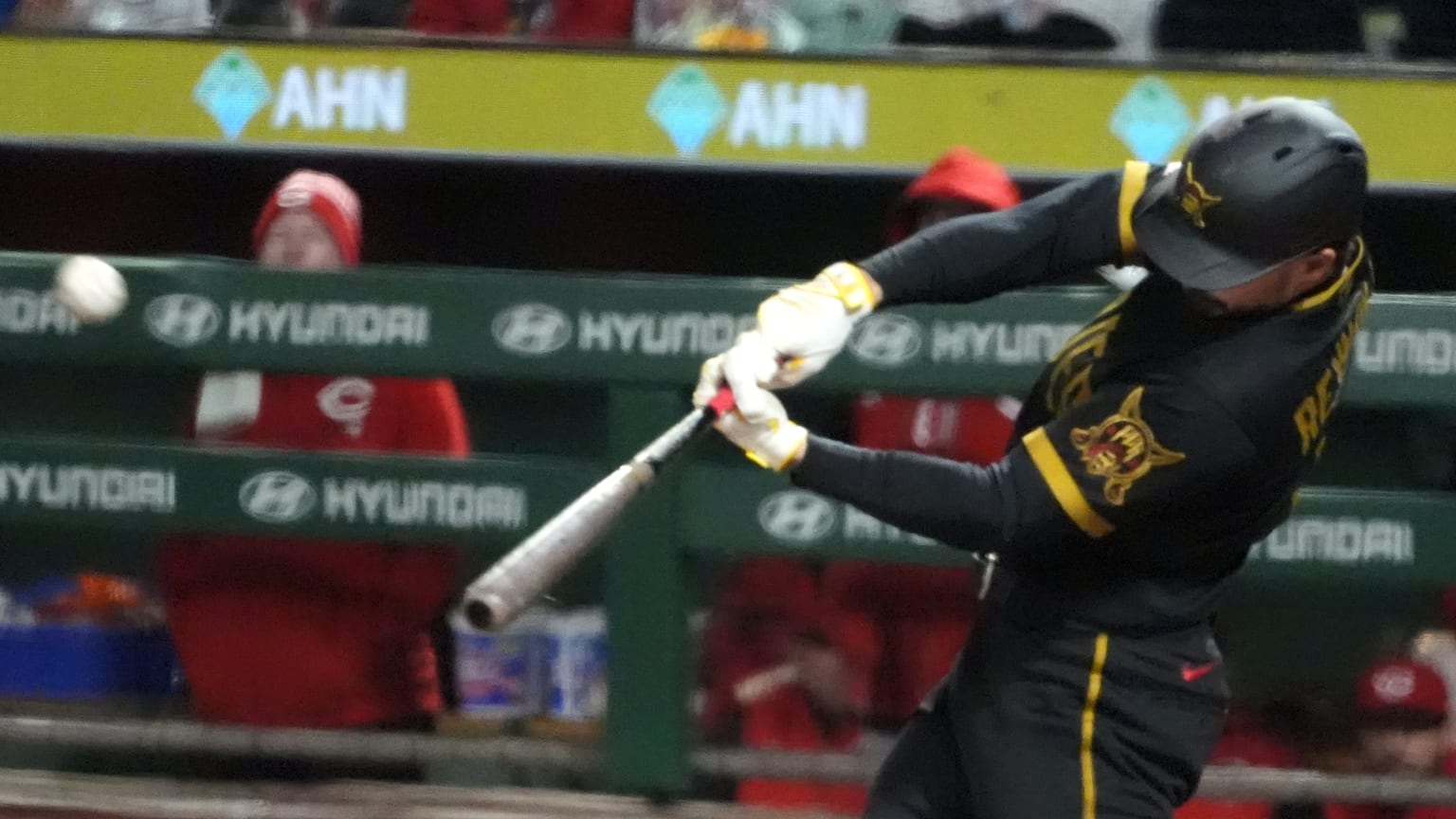 Bryan Reynolds homers, drives in two in win | 05/01/2026 | MLB.com