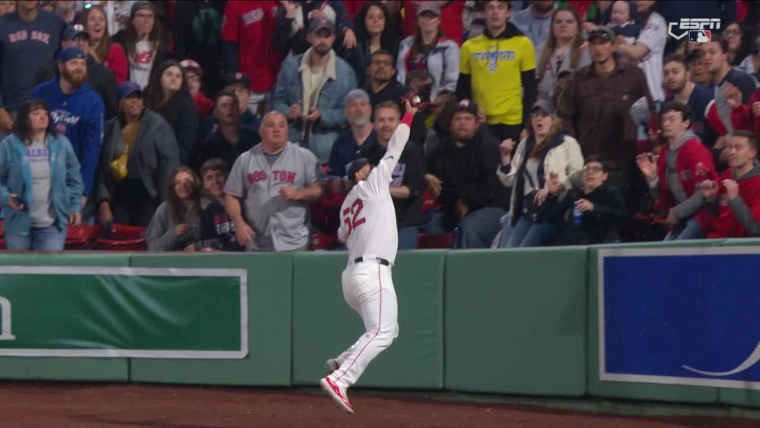 Wilyer Abreu's impressive running grab 04/28/2024 Boston Red Sox