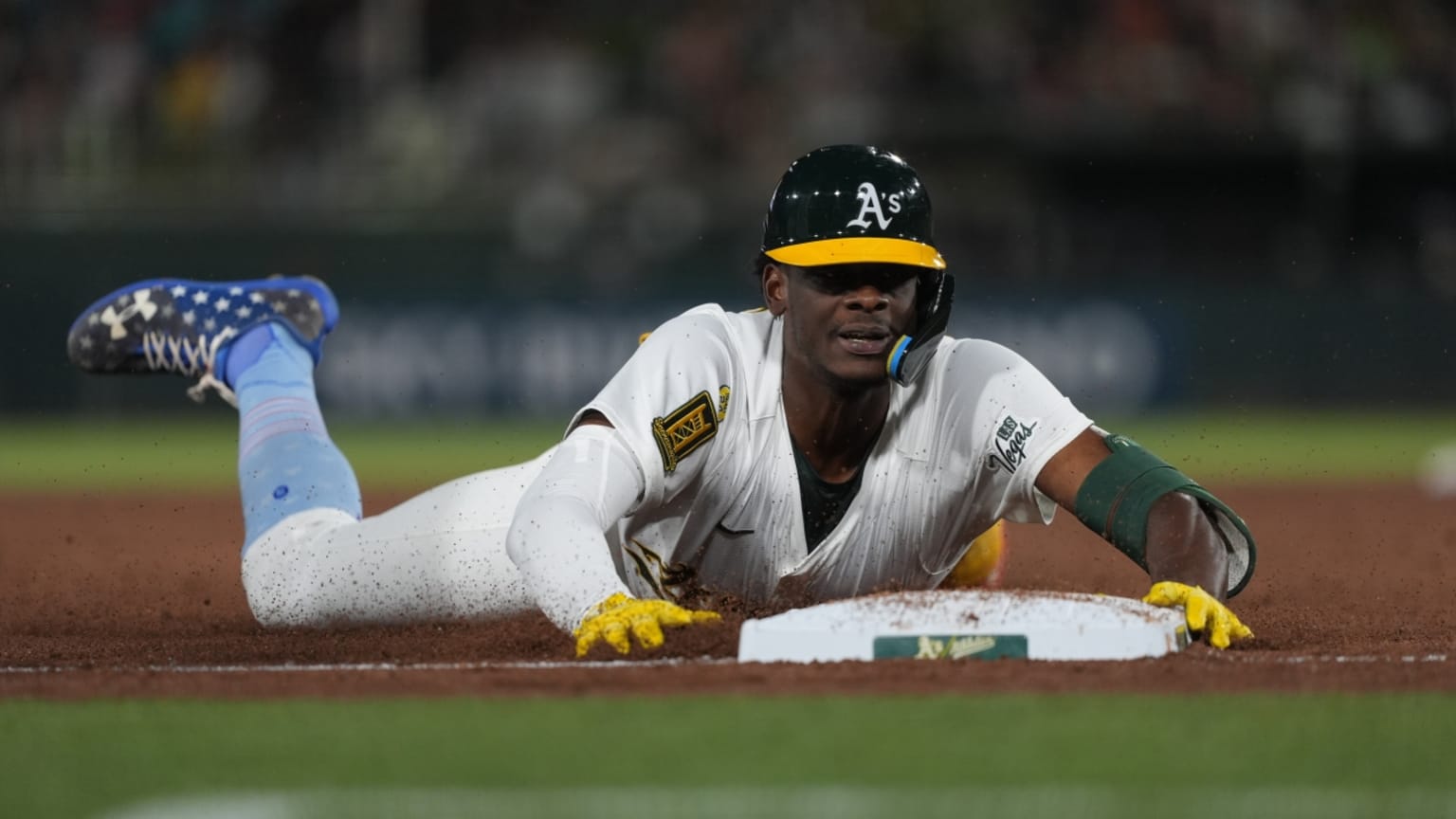 Denzel Clarke triples in the 6th inning | 07/04/2025 | Athletics
