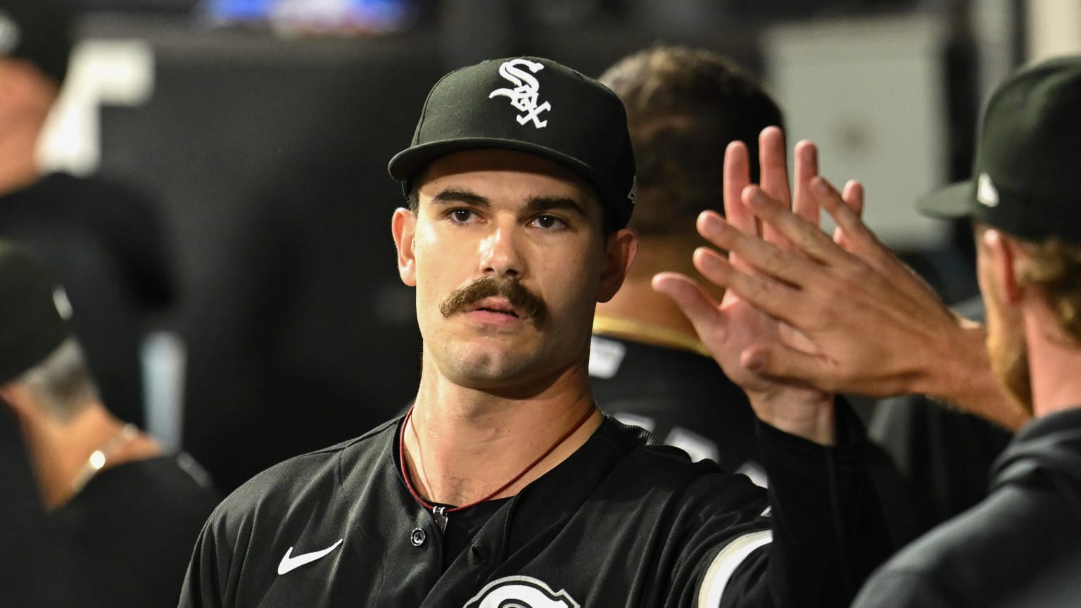 Mlb players wearing online black hats
