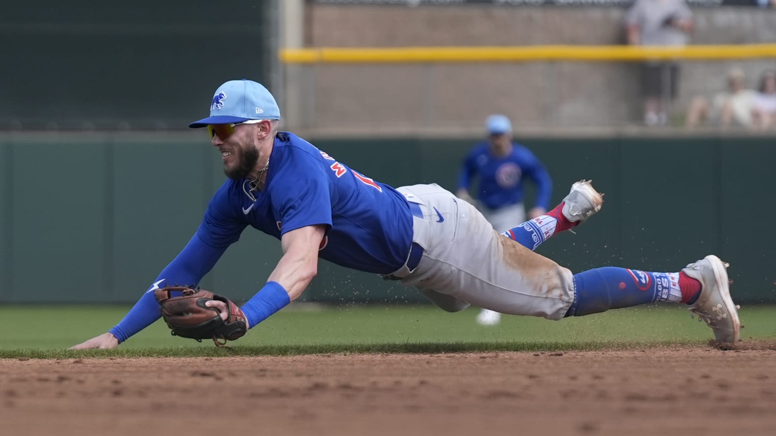 Miles Mastrobuoni makes a stellar diving stop