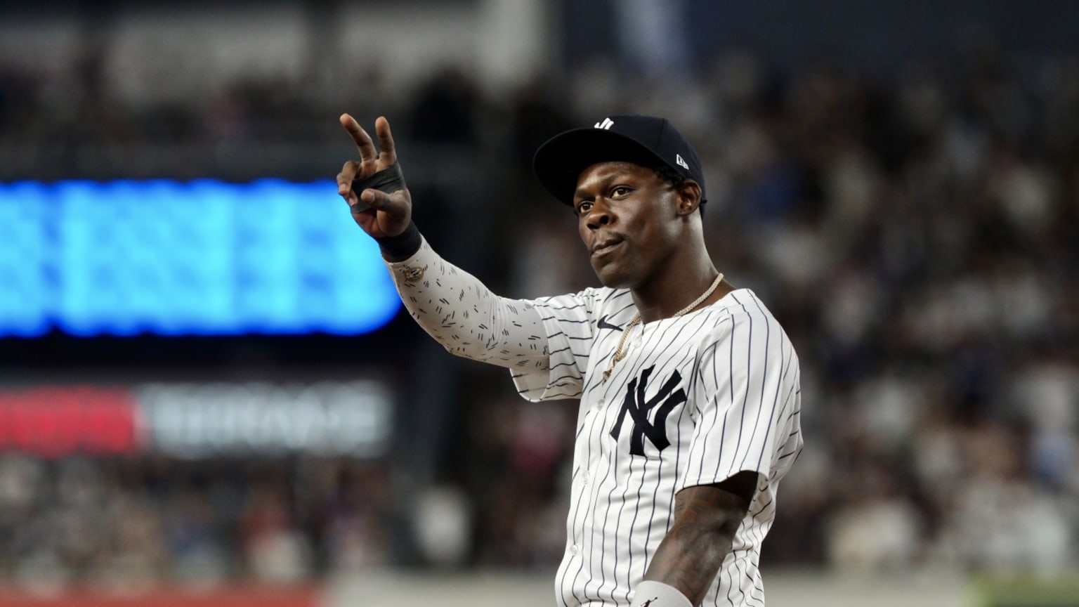 Jazz Chisholm Jr. fields grounder, receives Roll Call | 08/02/2024 | New  York Yankees