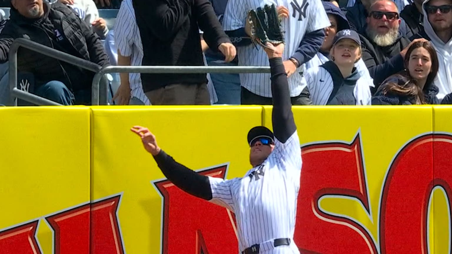 Aaron Judge's spectacular catch in right field | 05/03/2026 | MLB