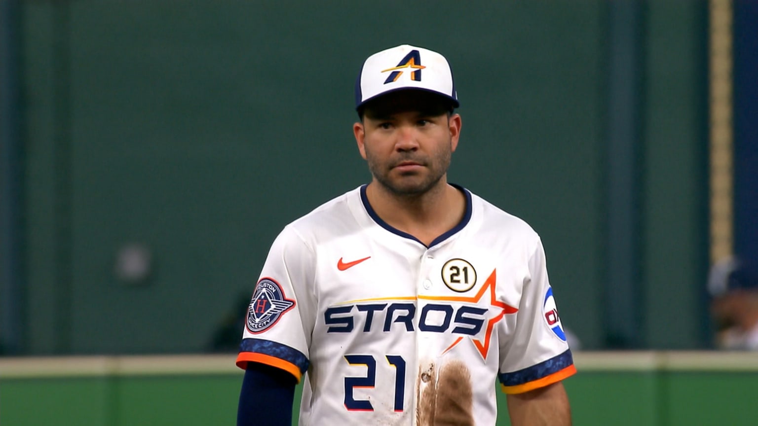 Jose Altuve dives to start impressive double play | 09/15/2025