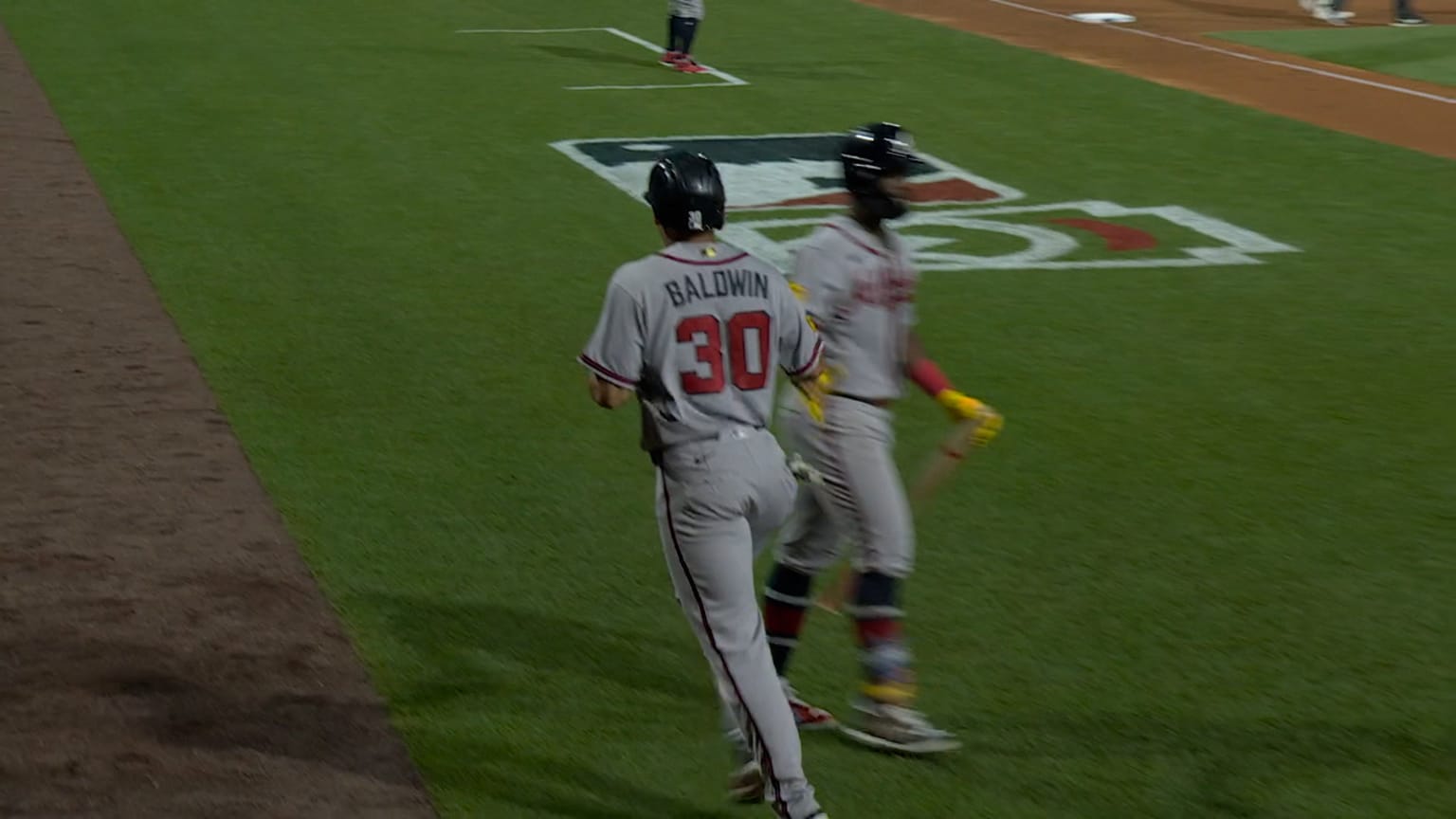 Sean Murphy legs out an infield single after David Hamilton slips, plating Drake Baldwin to give the Braves a 2-1 lead in the 4th
