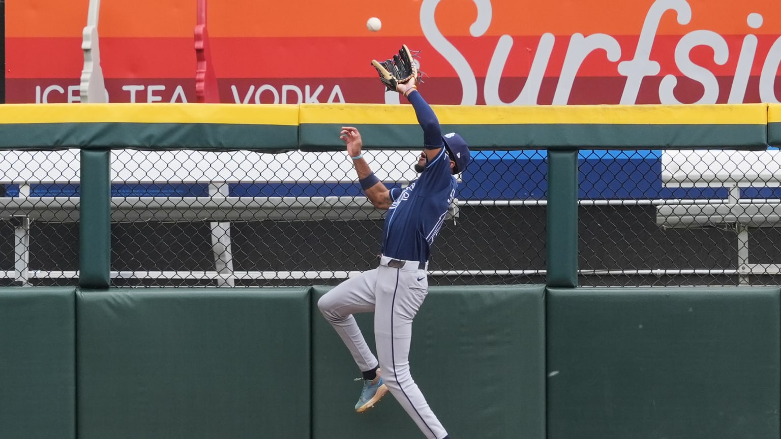 Chandler Simpson's nice leaping catch | 04/16/2026 | Tampa Bay Rays