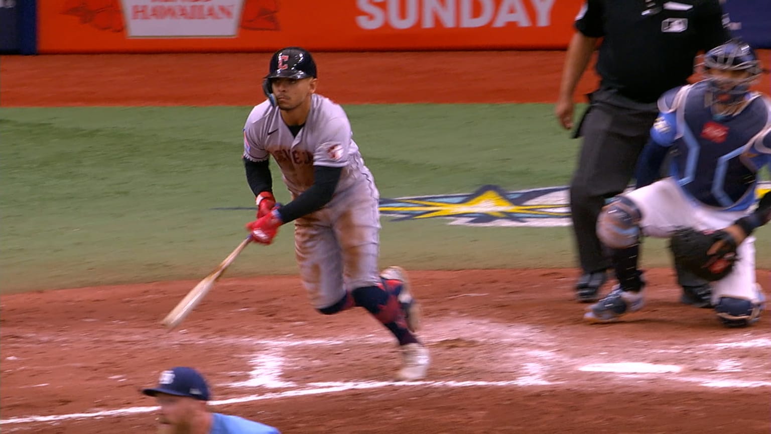 Andrés Giménez cracks a solo home run to center field 08/13/2023