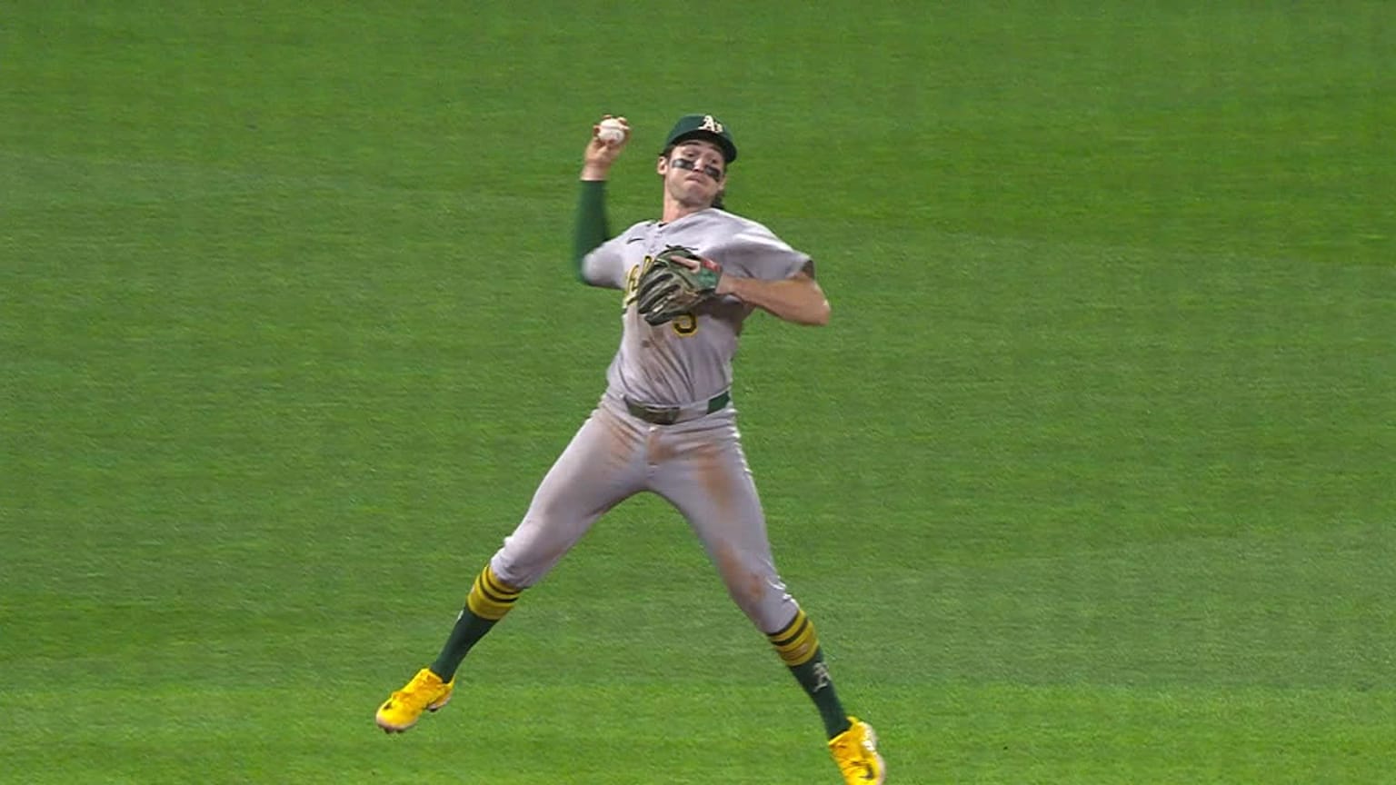 Jacob Wilson's impressive jumping throw | 09/19/2025 | Athletics