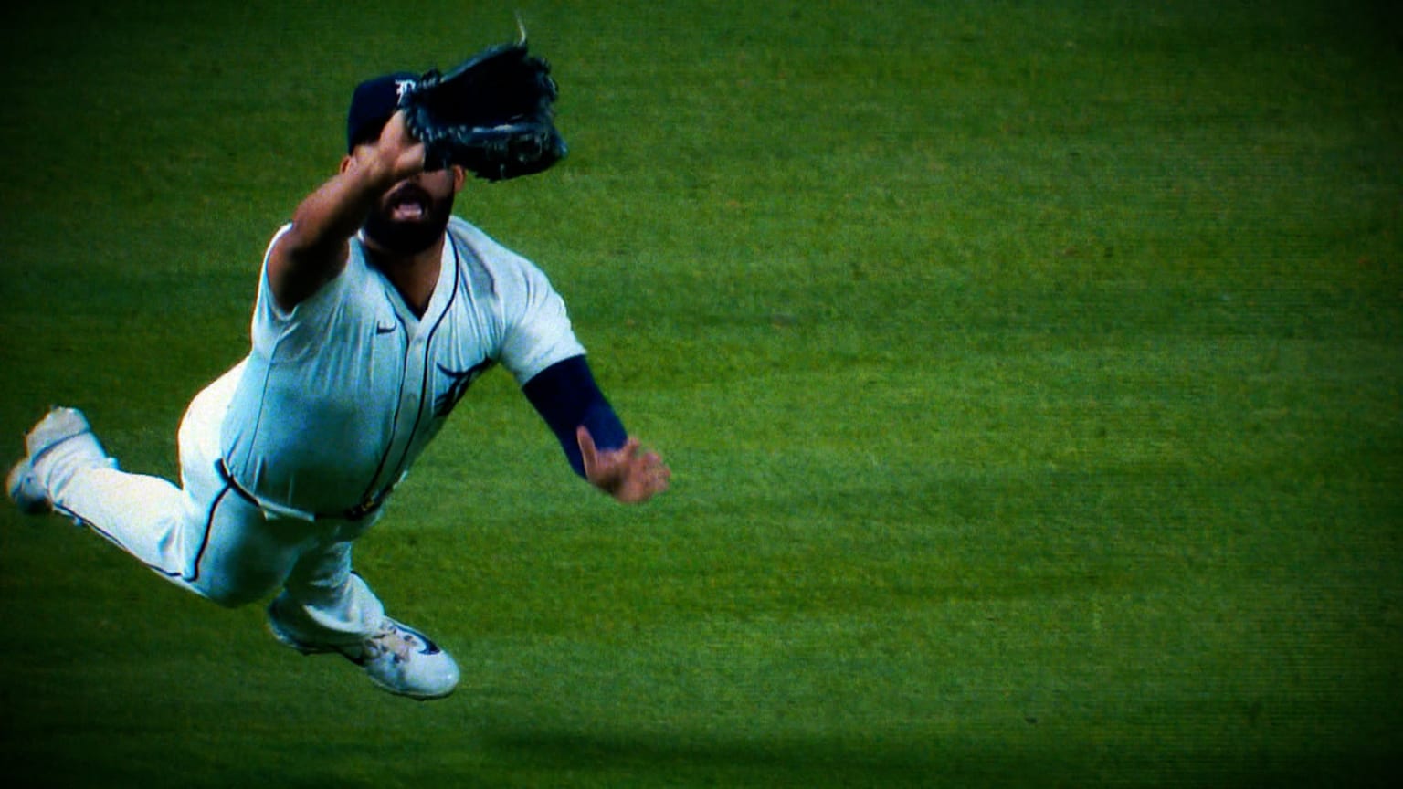 Daily Dash: Greene's diving catch, Peña's throw | 04/23/2025 | MLB.com
