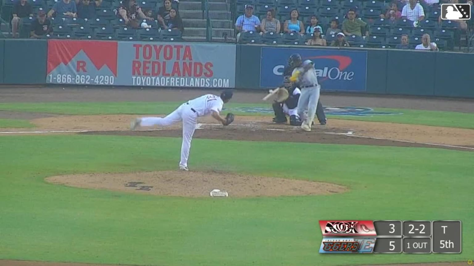Leodalis De Vries' solo home run 07/06/2024