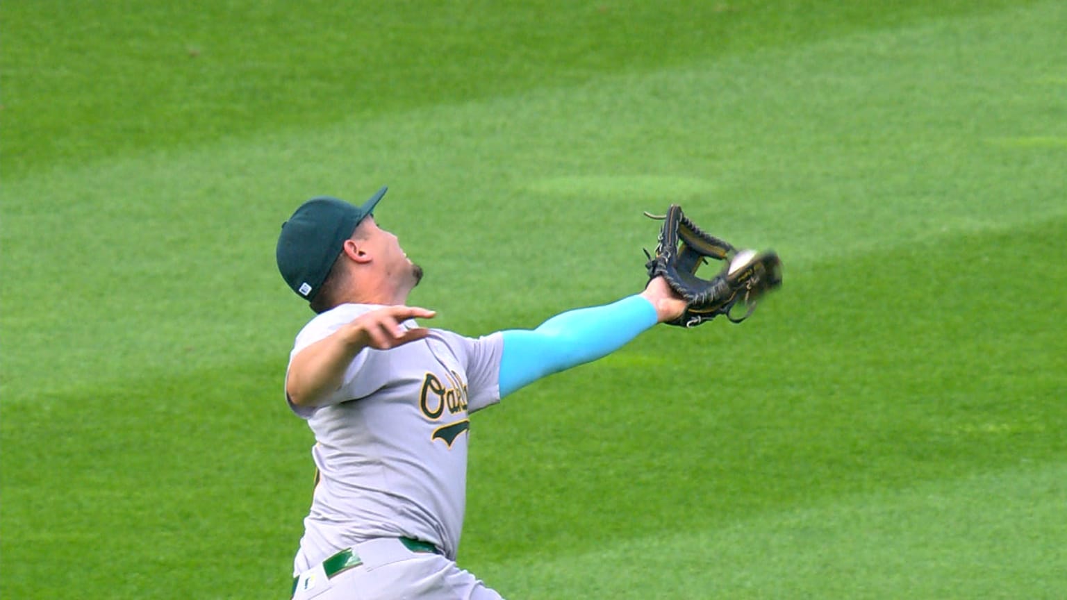 Aledmys Díaz's impressive catch | 06/16/2024 | MLB.com