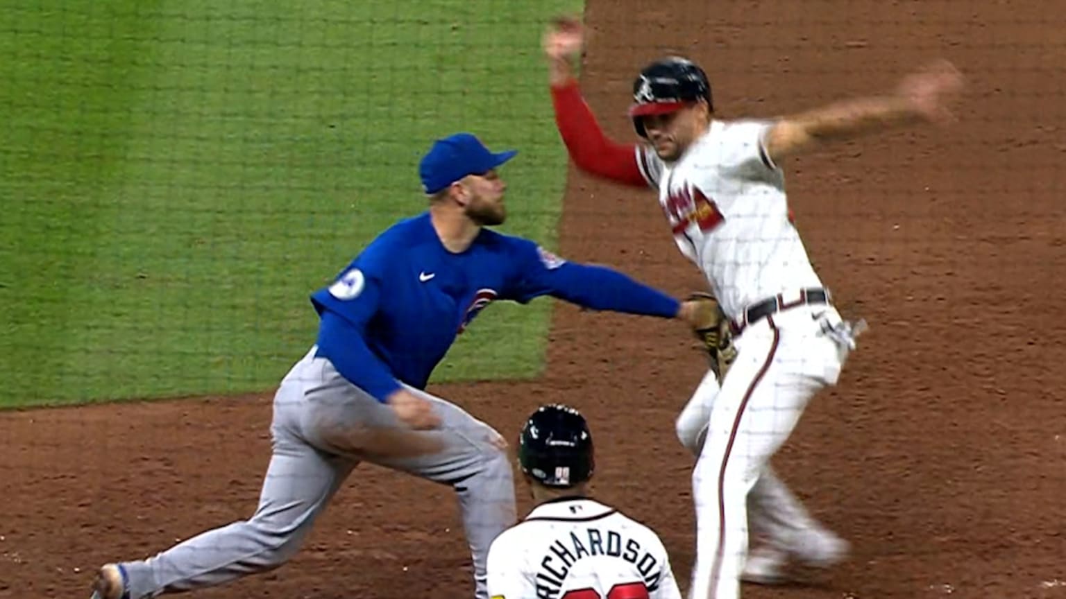 Ryan Rolison picks off Matt Olson at first | 05/12/2026 | MLB.com