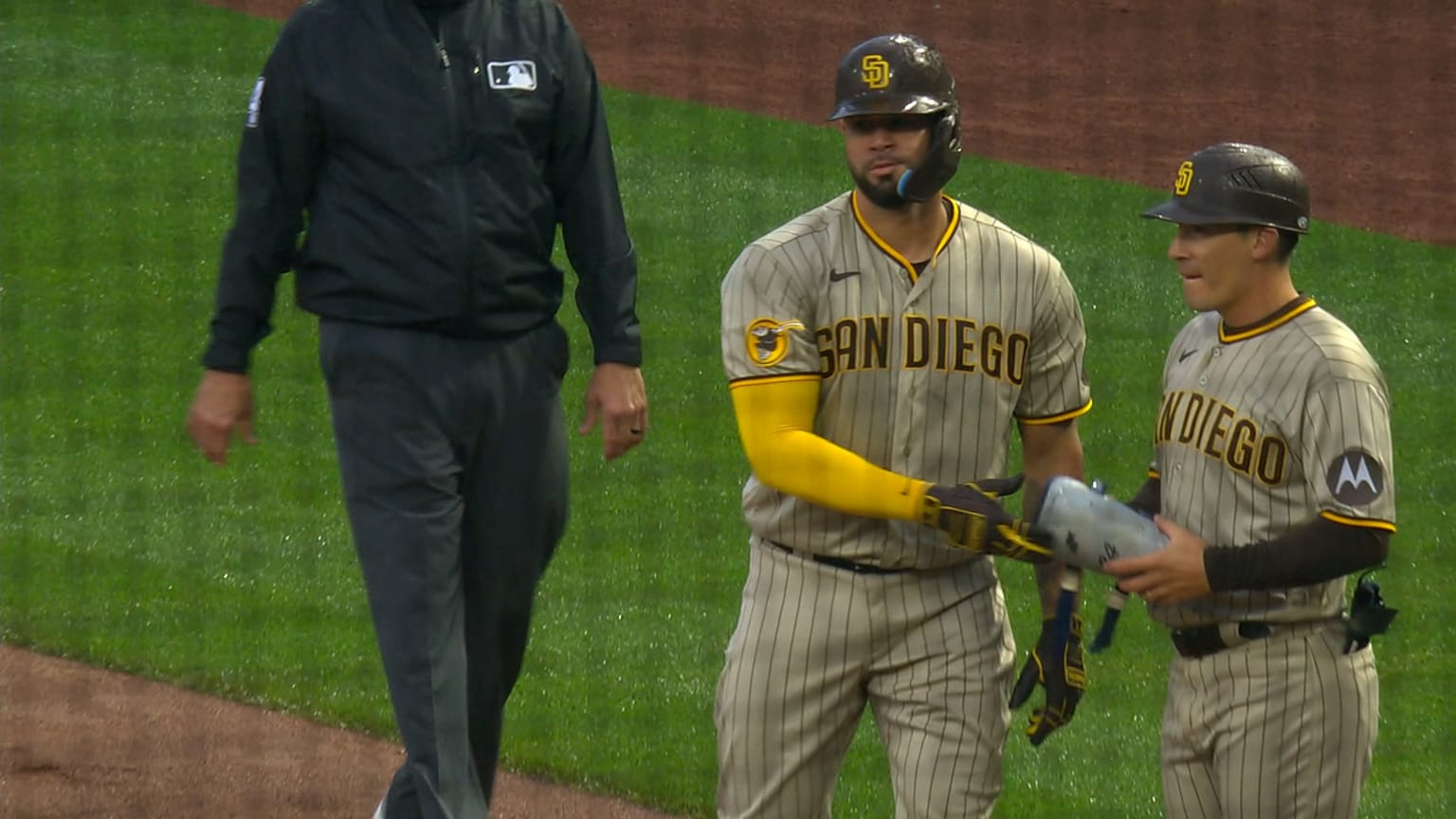 Gary Sánchez hits an RBI single to center, 1-0 Padres | 06/27/2023 ...