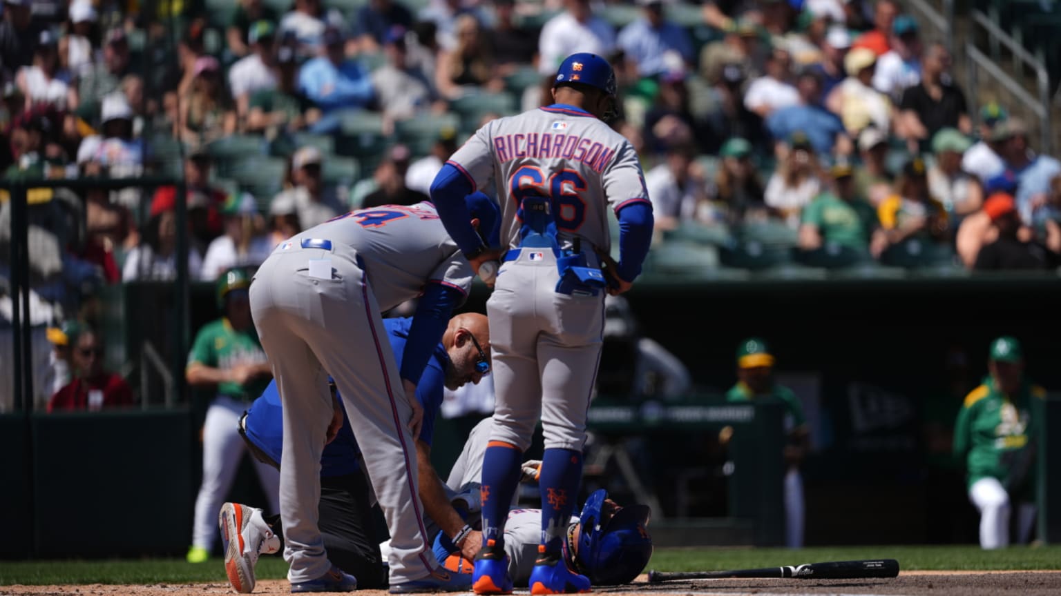 José Siri sale lesionado tras golpearse con un foul | 12/04/2025 | Los Mets de Nueva York