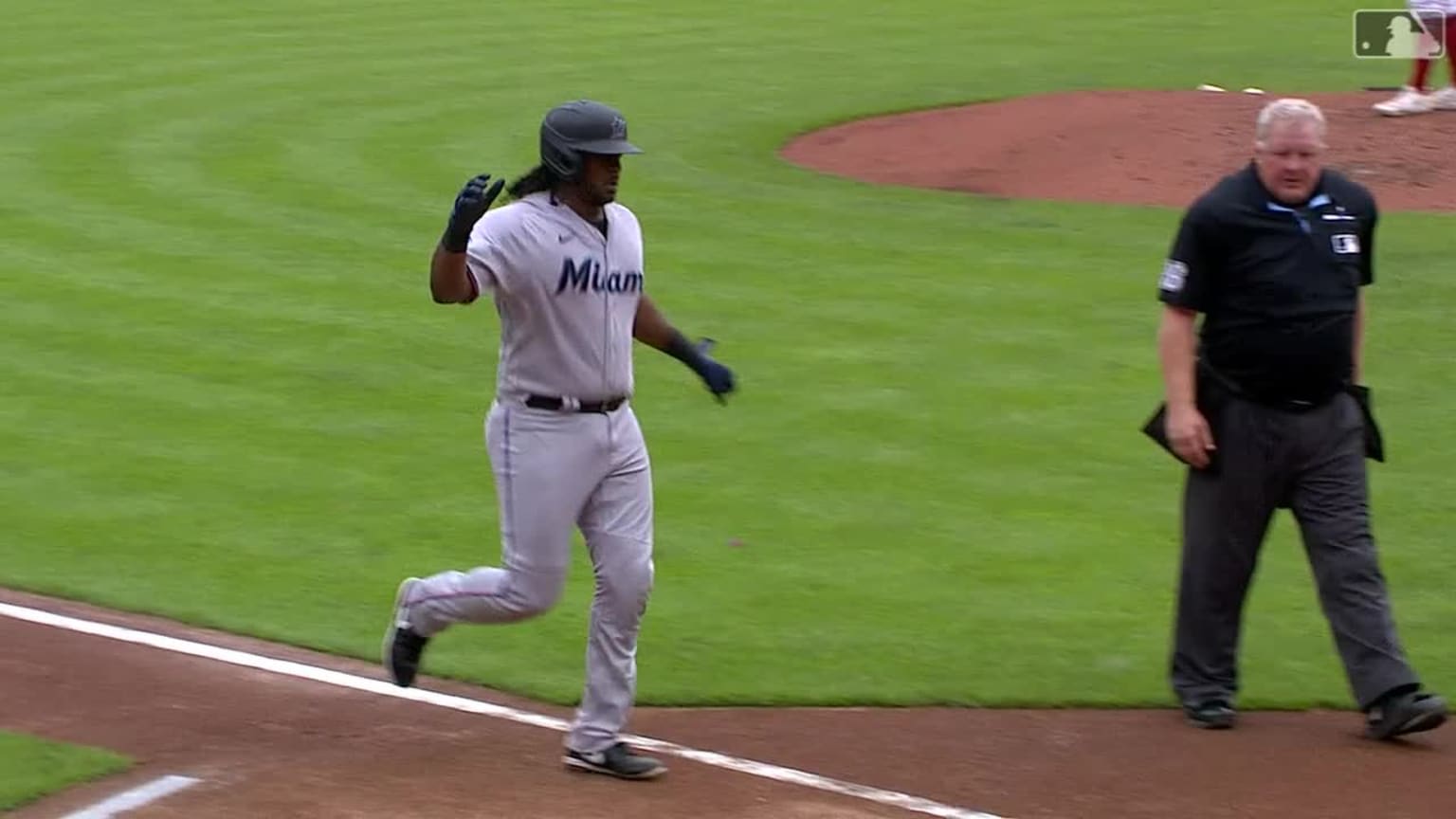 Josh Bell 1st Marlin to HR from both sides 08/09/2023 Miami