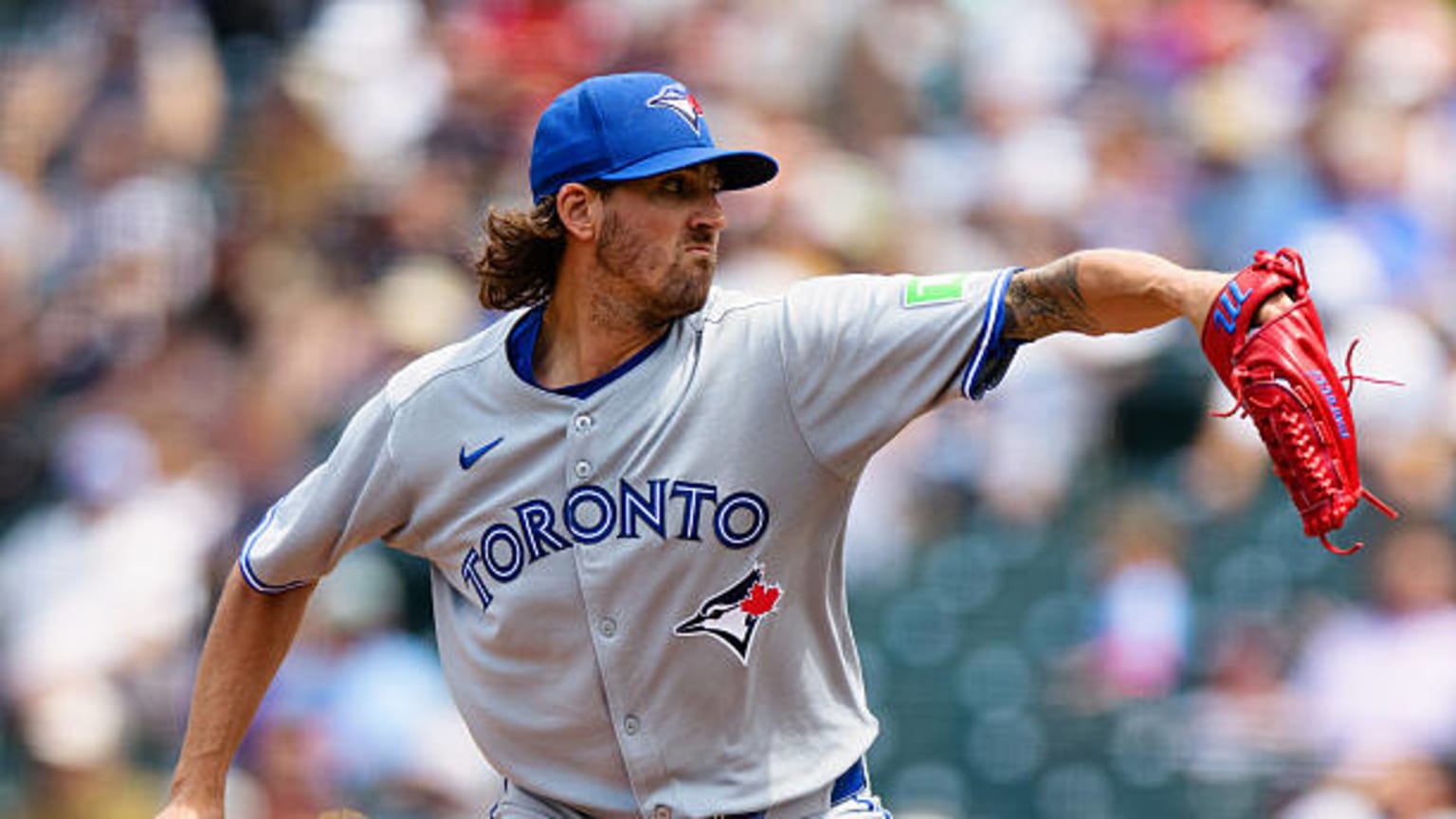 MLB ブルージェイズ KEVIN GAUSMAN GOLD ref Kevin Gausman K's Hunter Feduccia | 09/28/2025 | Toronto