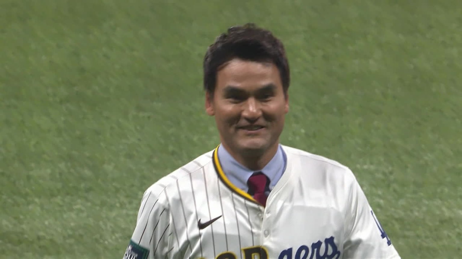 Chan Ho Park throws out the first pitch | 03/20/2024 | MLB.com