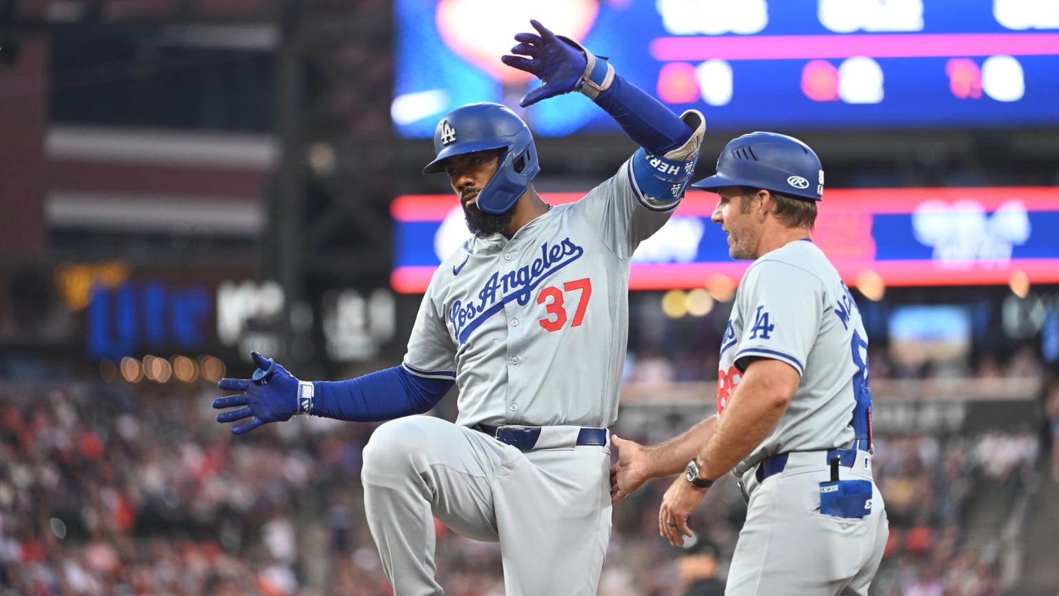 【説明必読】Dodgers Teoscar Hernández ボブルヘッド PRE ORDER - TEOSCAR HERNANDEZ SIGNED DODGERS BOBBLEHEAD W