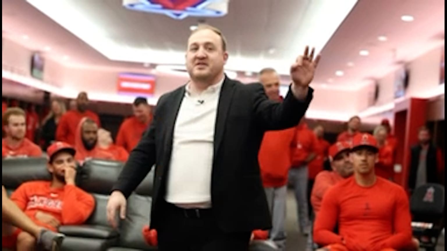 Magician Shlomo Levinger wows Angels | 03/12/2025 | Los Angeles Angels