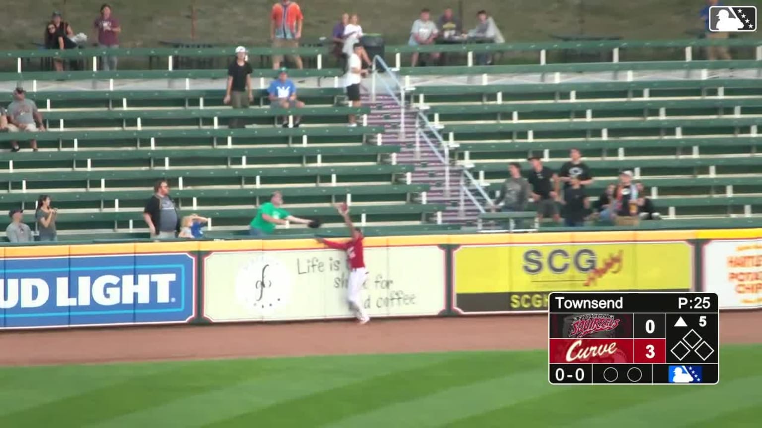 Yoyner Fajardo's home run robbery | 09/12/2024 | MLB.com