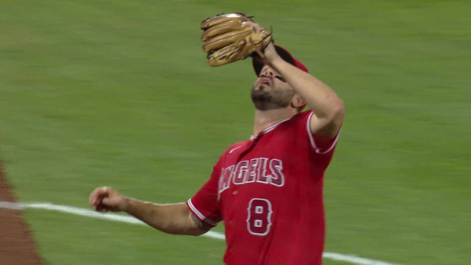 Mike Moustakas running catch