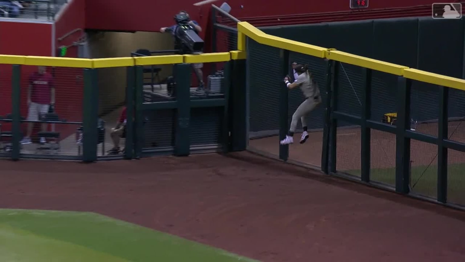 Tatis Jr. ranges to his left and makes a great play | 04/20/2023 | MLB.com