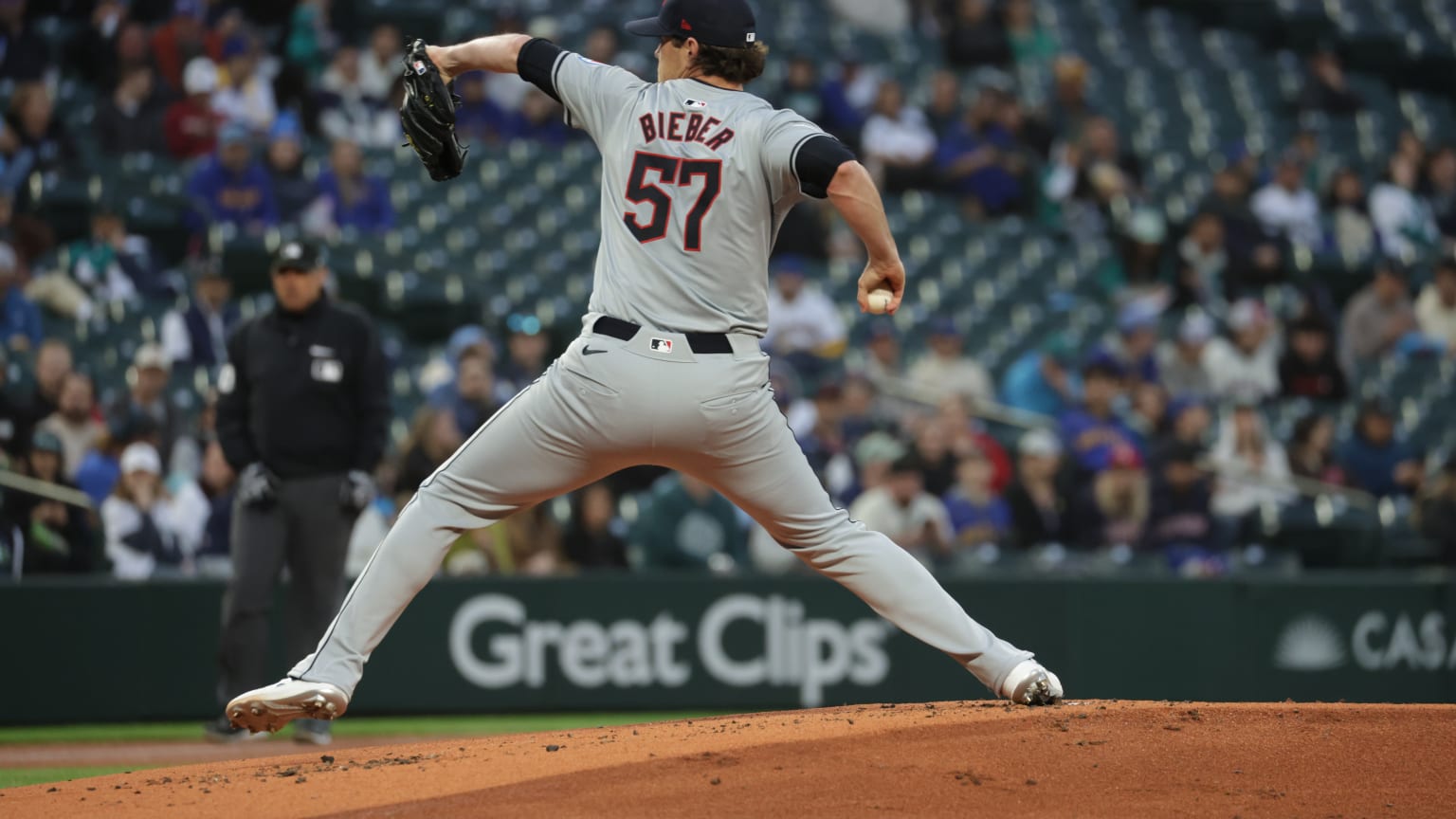Shane Bieber whiffs nine Mariners 04/02/2024