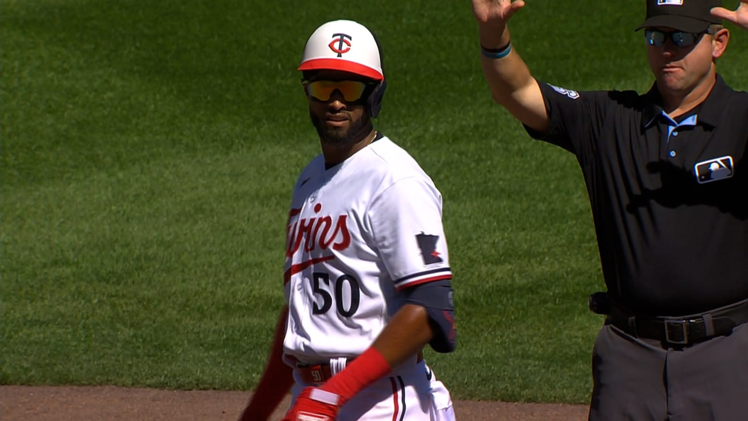 Willi Castro lines an RBI double, 04/12/2023