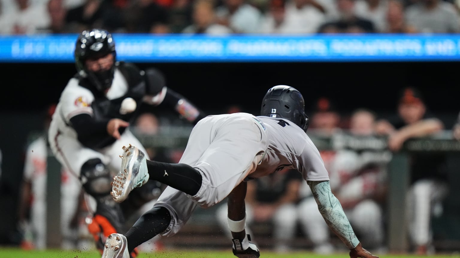 jazz-chisholm-jr-scores-on-a-wild-pitch-08-19-2026-mlb