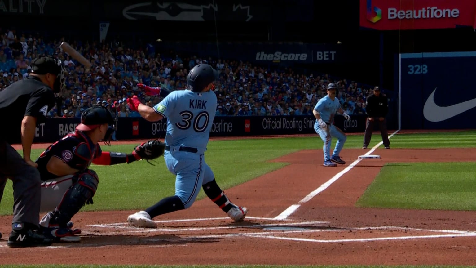 Alejandro Kirk skies a two-run double to left field | 08/30/2023 ...