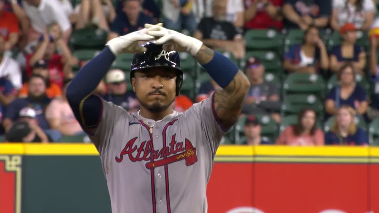 Chadwick Tromp hits a two-run double