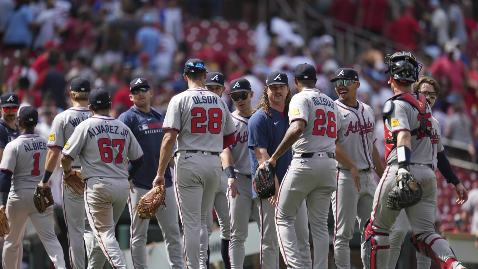 Raisel Iglesias secures the Braves' 7-6 win