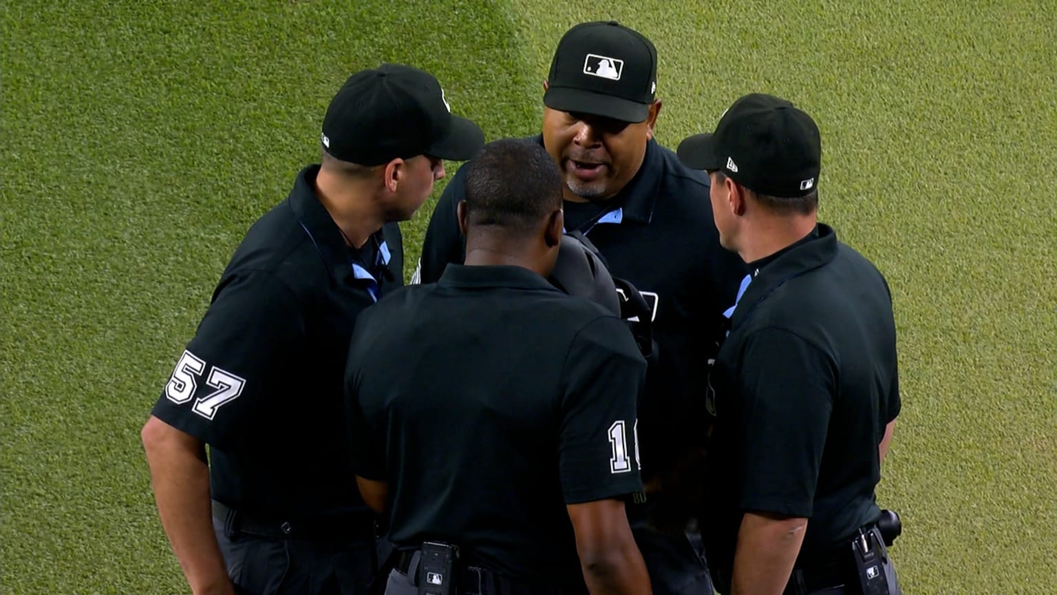 Willy Adames pega un doble tras una revisión | 03/07/2025 | Lasmayores.com