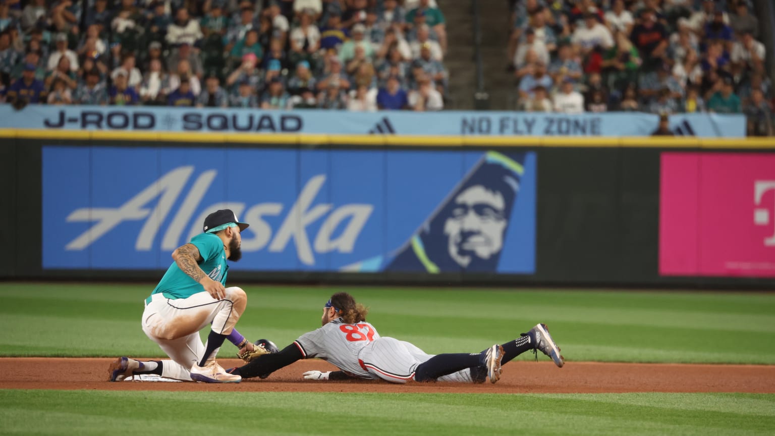 Cal Raleigh nabs Austin Martin trying to steal | 06/29/2024 | Seattle ...
