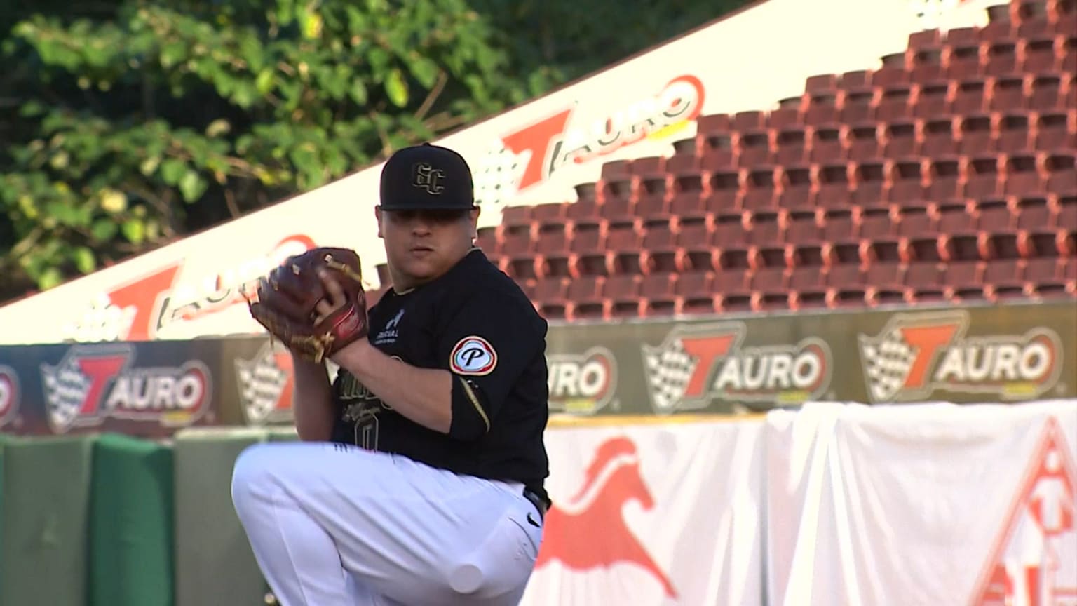 Javier Solano poncha a tres