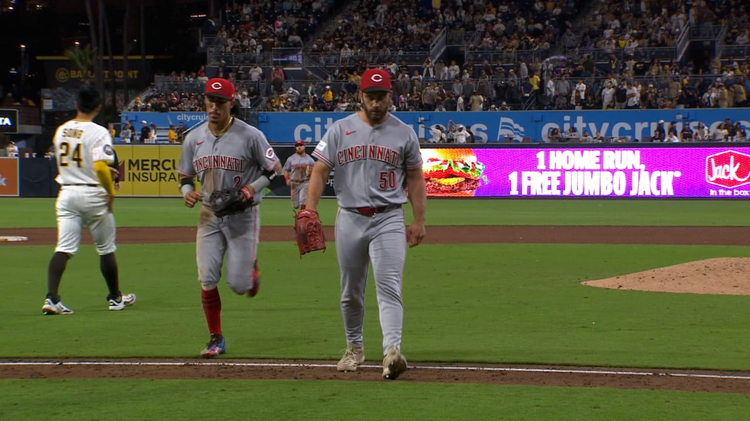 Sam Moll secures extra innings | 06/10/2026 | Cincinnati Reds