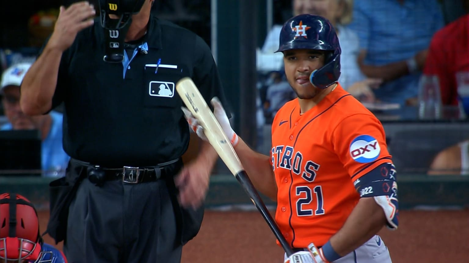 yainer-diaz-homers-to-right-center-field-in-the-2nd-07-03-2023