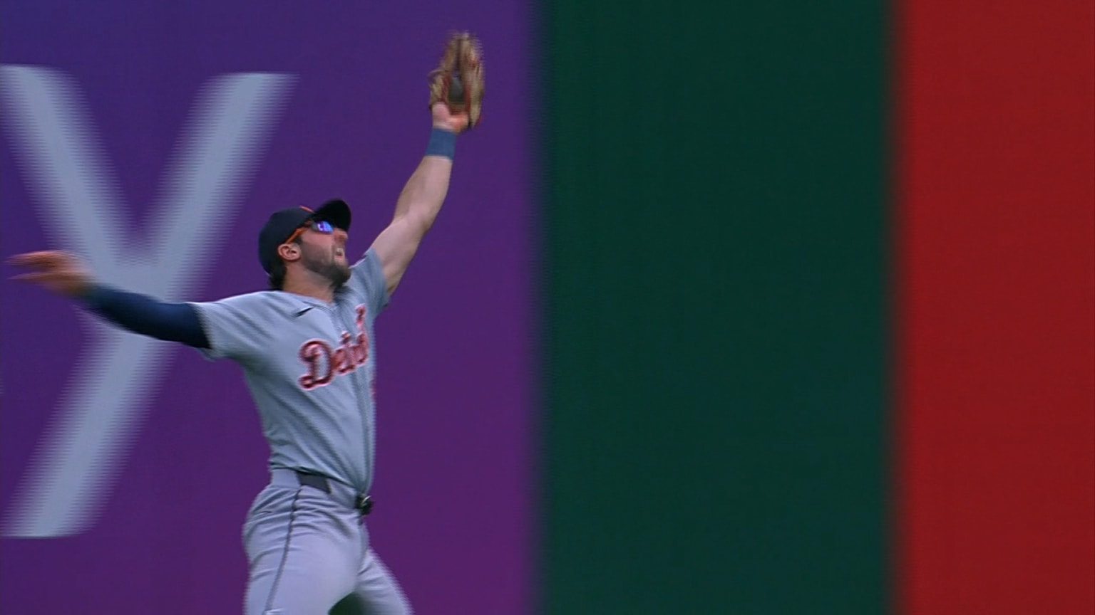 Matt Vierling makes a leaping catch | 04/09/2024 | Detroit Tigers