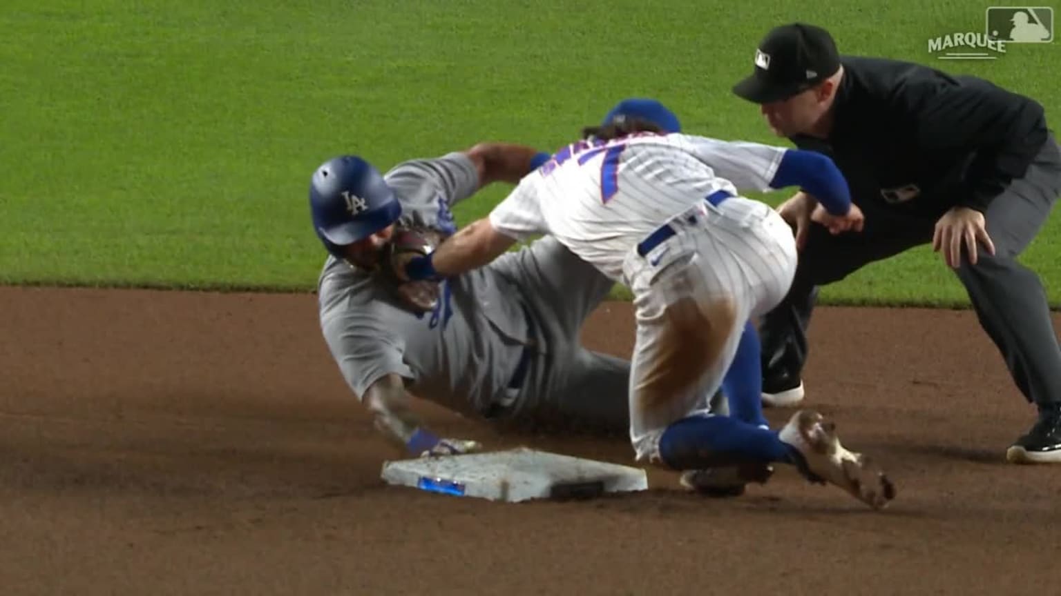 Cody Bellinger throws out Peralta at second base | 04/20/2023 | Chicago ...
